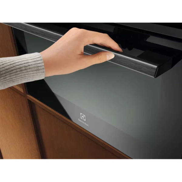 Kuchenka mikrofalowa Electrolux LVK7E06GZ Czarny, kompaktowa - Ekspert-AGD.com 4